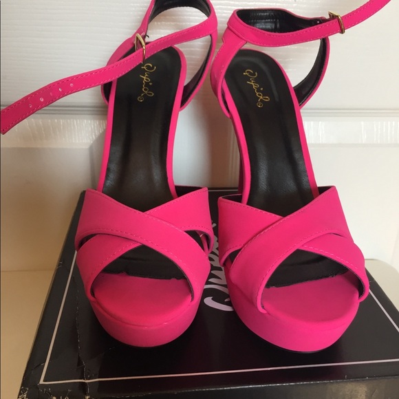 NWOT Qupid Sandal Hot Pink Size 10 - Picture 3 of 4